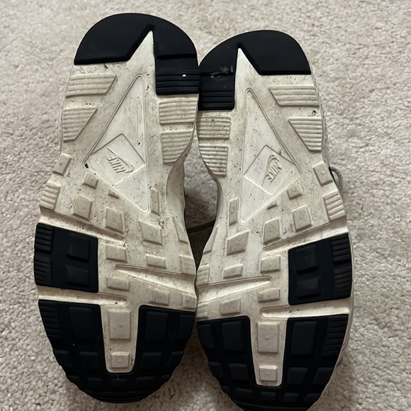 Nike kids sneakers EUC wore couple time like new size 1Y - Picture 7 of 7